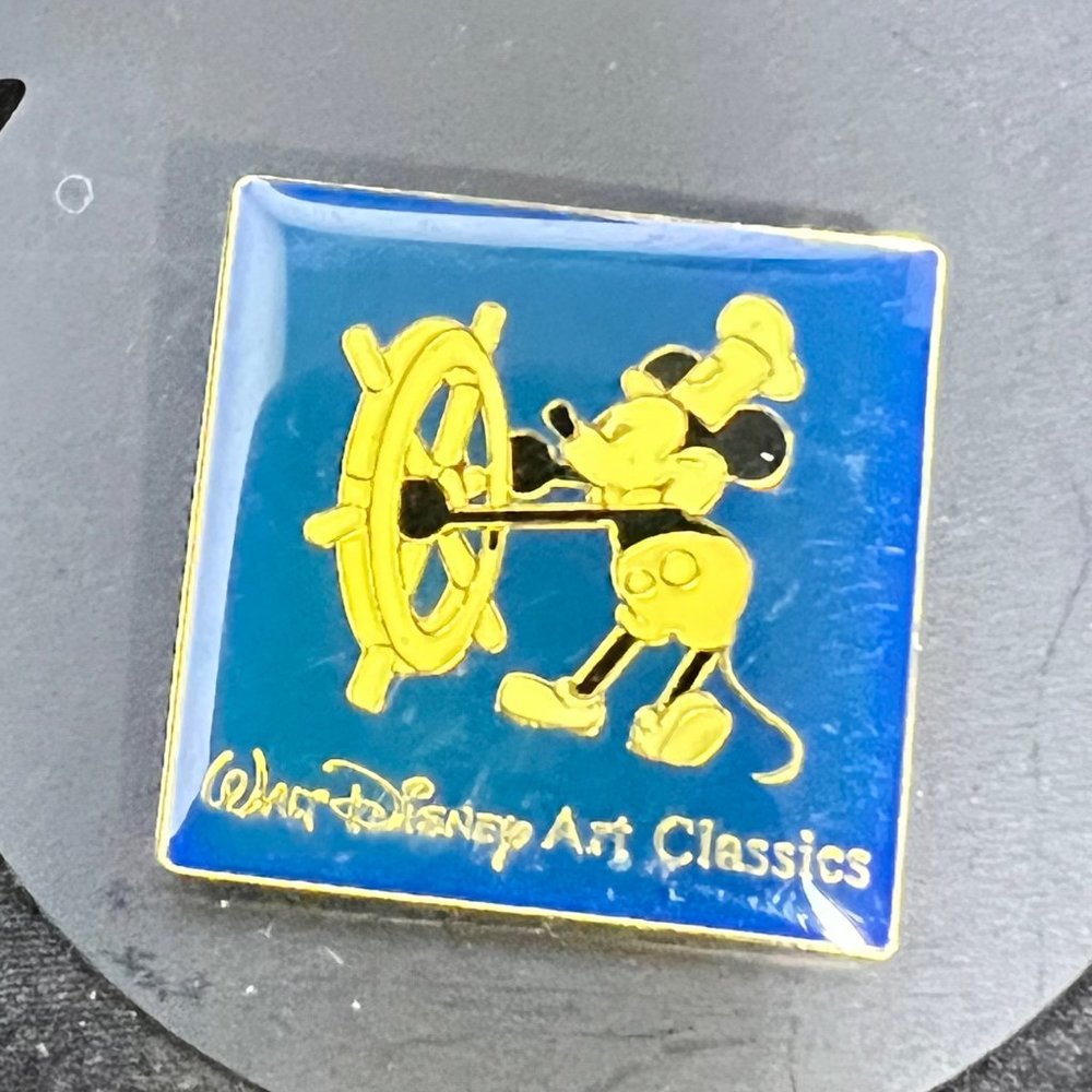 Vintage Walt Disney Art Classics Gold Tone Collector Pin (3239)
